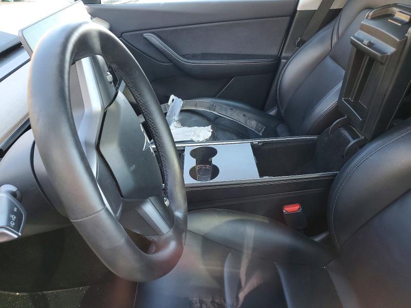 60811126 :رقم المزاد ، 5YJYGDEE4MF207119 vin ، 2021 Tesla Model Y مزاد بيع