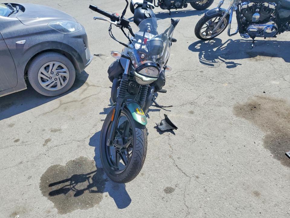 61333806 :رقم المزاد ، ZGUKZUA06MM000438 vin ، 2021 Moto Guzzi V7 مزاد بيع