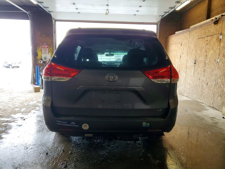 59715376 :رقم المزاد ، 5TDKK3DC4CS182070 vin ، 2012 Toyota Sienna مزاد بيع