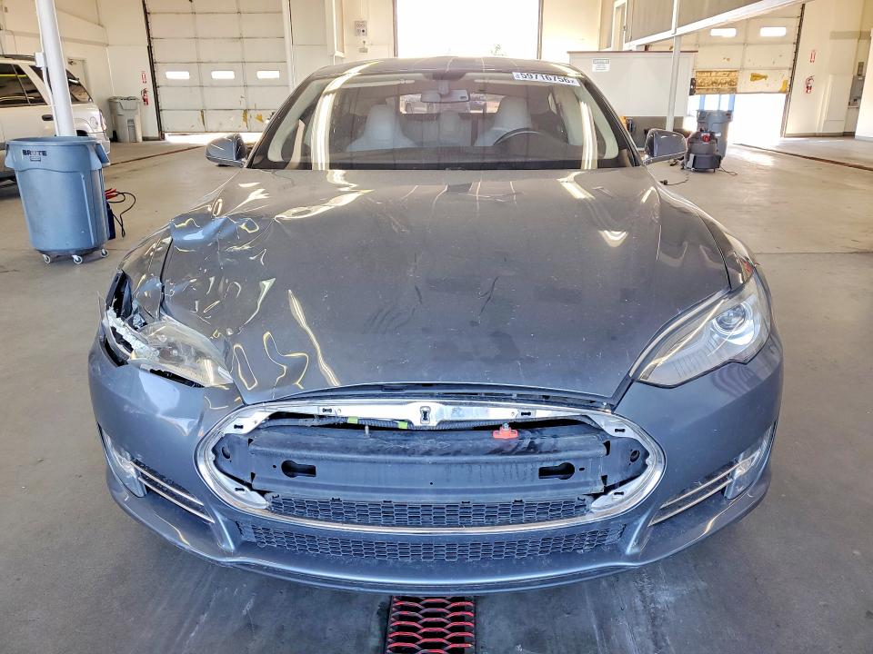 59716756 :رقم المزاد ، 5YJSA1CN8DFP26294 vin ، 2013 Tesla Model S مزاد بيع