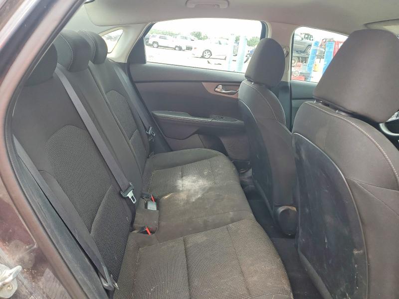 2020 Kia Forte მანქანა იყიდება აუქციონზე, vin: 3KPF24AD0LE212986, აუქციონის ნომერი: 60562406