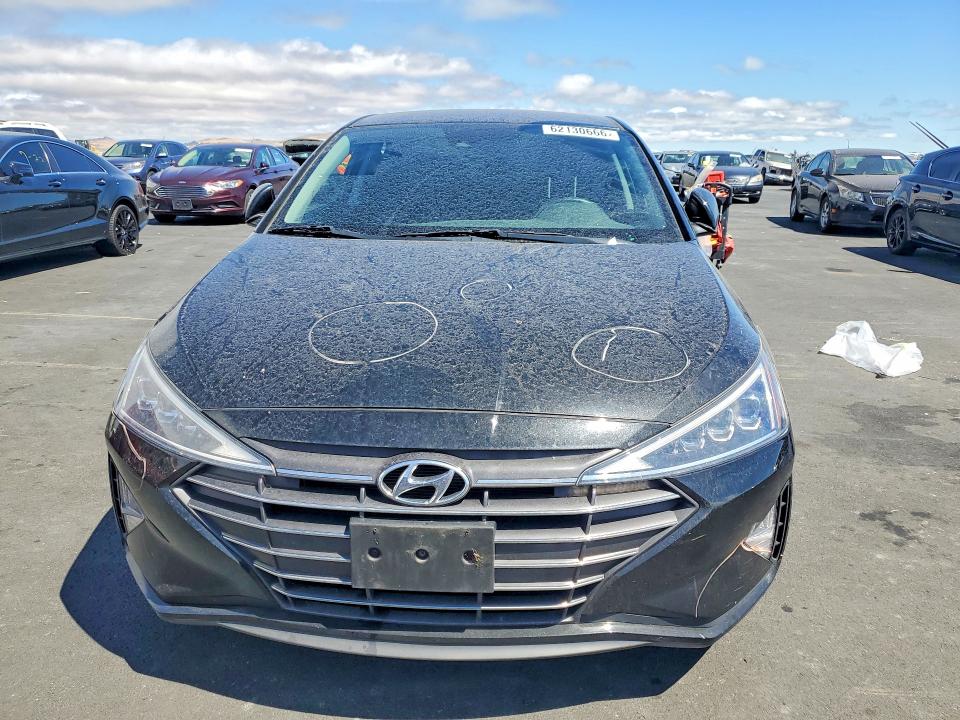 62130666 :رقم المزاد ، 5NPD84LF1KH456144 vin ، 2019 Hyundai Elantra مزاد بيع