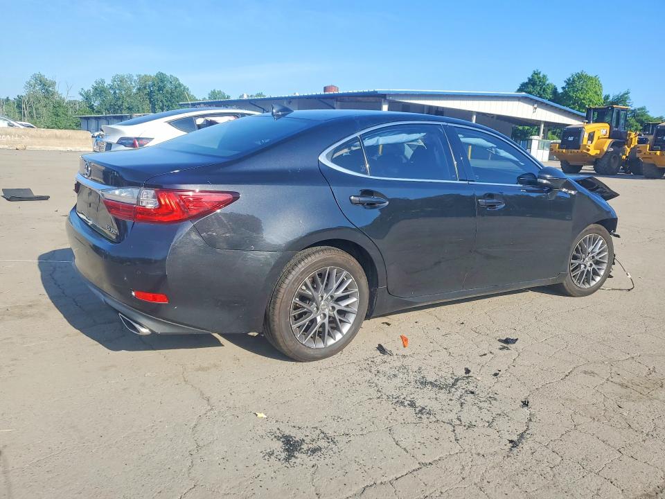 60261816 :رقم المزاد ، 58ABK1GG7JU115852 vin ، 2018 Lexus Es مزاد بيع