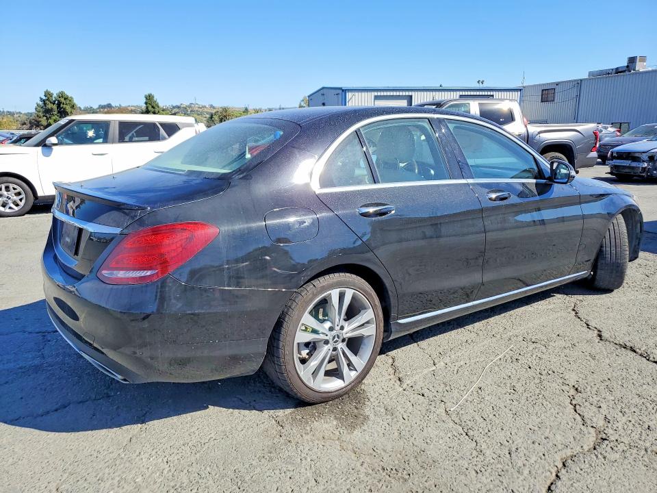 62790986 :رقم المزاد ، 55SWF4JBXJU264022 vin ، 2018 Mercedes-benz C مزاد بيع