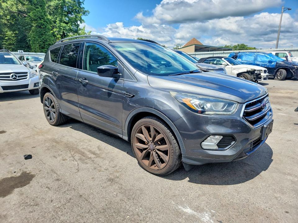 63231346 :رقم المزاد ، 1FMCU9GD3JUA59709 vin ، 2018 Ford Escape مزاد بيع