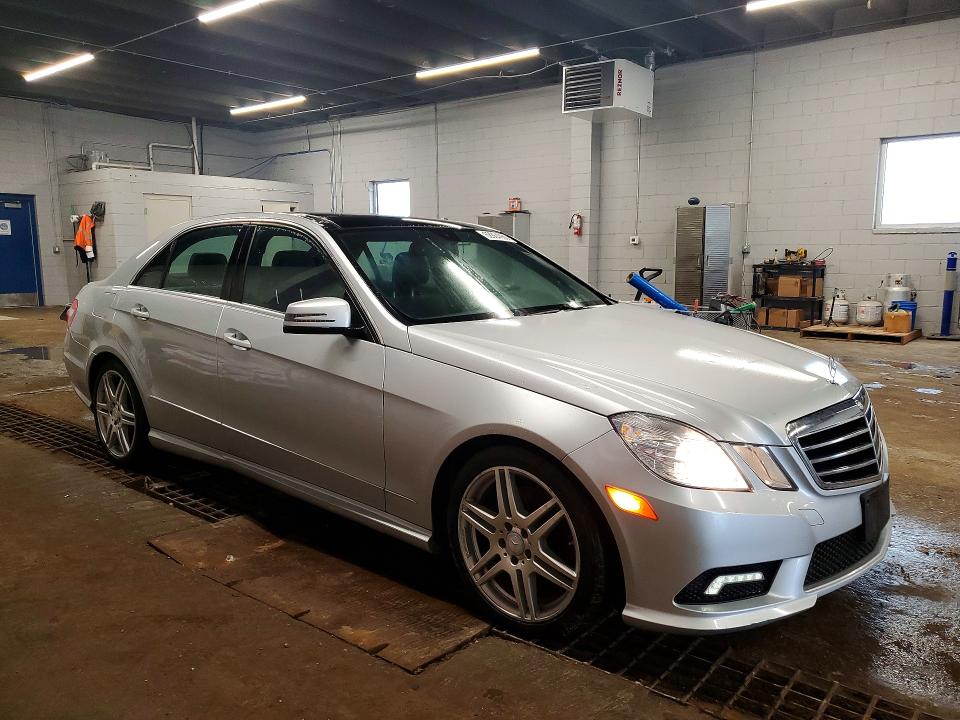 62864066 :رقم المزاد ، WDDHF8HB4BA301072 vin ، 2011 Mercedes-benz E مزاد بيع