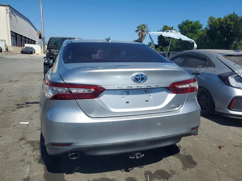 Продажа на аукционе авто 2018 Toyota Camry Hybrid, vin: 4T1B21HK7JU006222, номер лота: 59945926