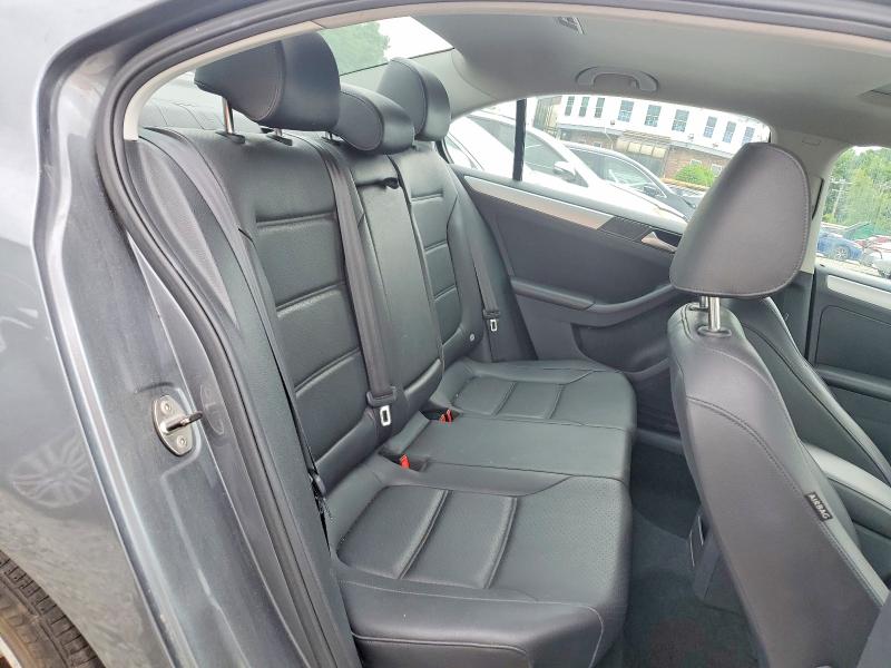 85631675 :رقم المزاد ، 3VWB17AJXEM441710 vin ، 2014 Volkswagen Jetta مزاد بيع