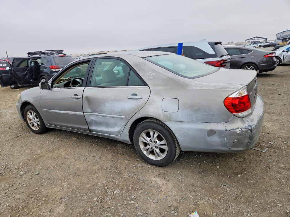 60364406 :رقم المزاد ، 4T1BF32K55U606574 vin ، 2005 Toyota Camry مزاد بيع
