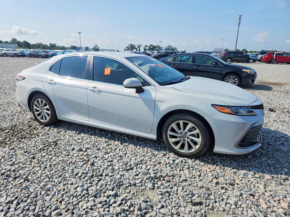 2022 Toyota Camry მანქანა იყიდება აუქციონზე, vin: 4T1C11AK8NU072155, აუქციონის ნომერი: 62813676