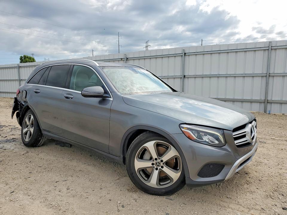 62074926 :رقم المزاد ، WDC0G4JB2HV008144 vin ، 2017 Mercedes-benz Glc مزاد بيع