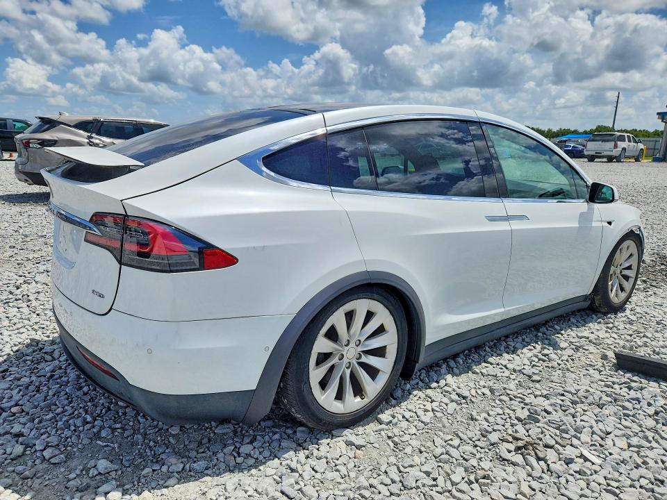 Продажа на аукционе авто 2016 Tesla Model X, vin: 5YJXCBE2XGF027827, номер лота: 59290906
