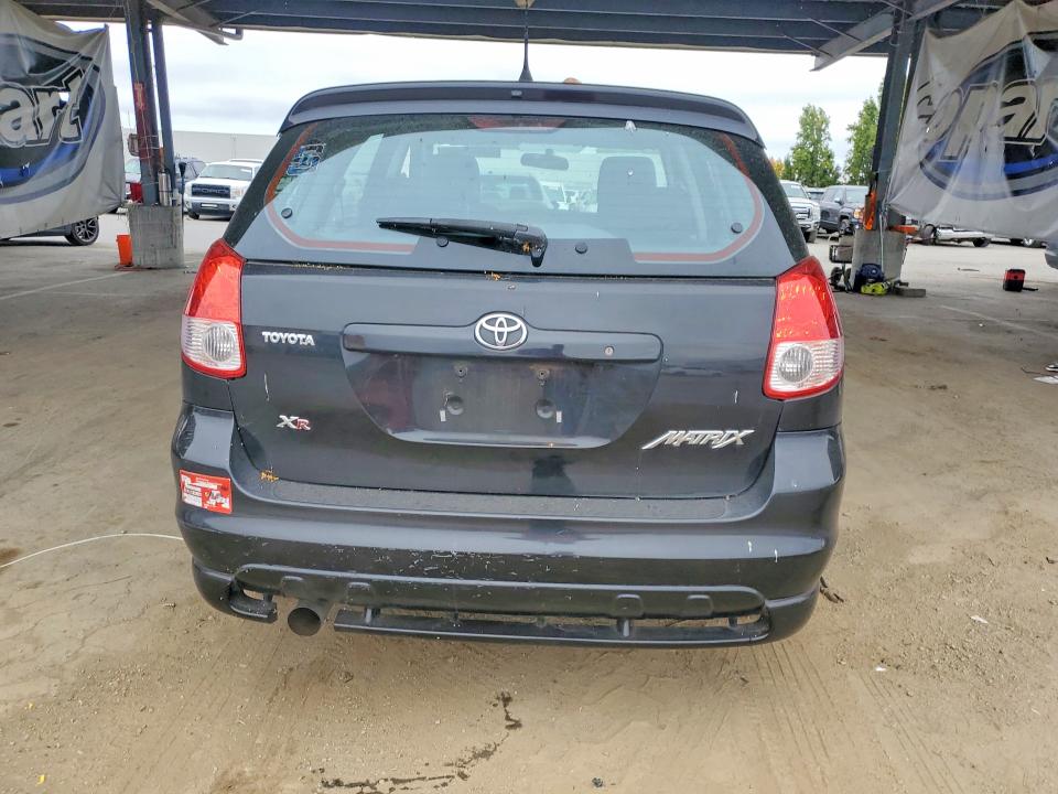 60331356 :رقم المزاد ، 2T1KR32E44C235988 vin ، 2004 Toyota Matrix مزاد بيع
