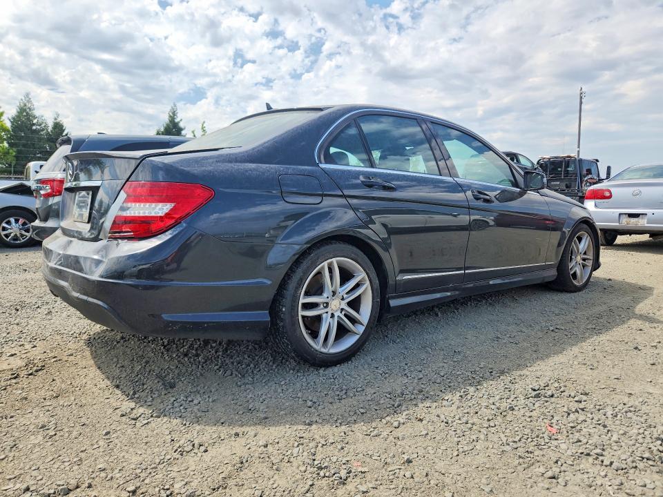 Продаж на аукціоні авто 2012 Mercedes-benz C, vin: WDDGF4HB3CR220300, номер лоту: 61884946