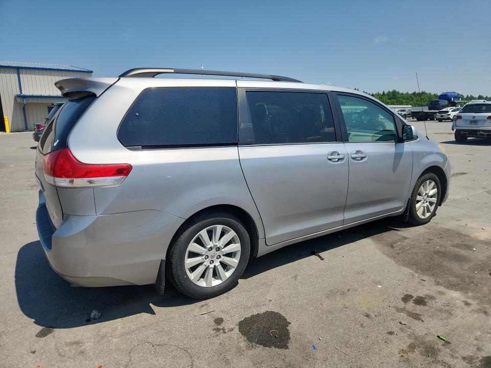 56974776 :رقم المزاد ، 5TDJK3DC2DS051748 vin ، 2013 Toyota Sienna مزاد بيع