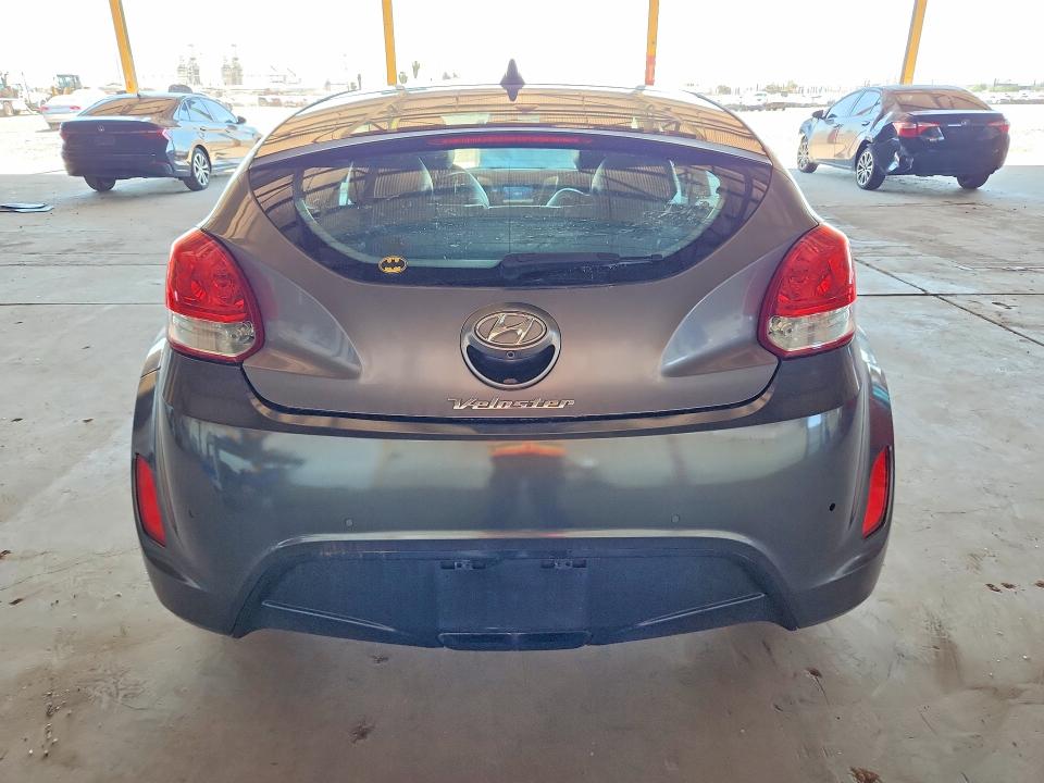 2015 Hyundai Veloster მანქანა იყიდება აუქციონზე, vin: KMHTC6AD8FU233453, აუქციონის ნომერი: 61820076
