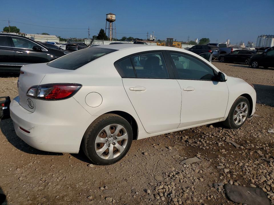 60760256 :رقم المزاد ، JM1BL1TG3D1742990 vin ، 2013 Mazda 3 مزاد بيع