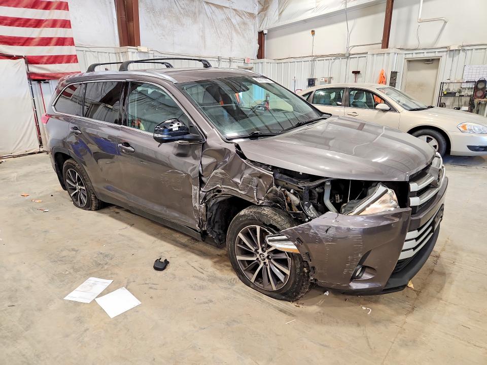 Продажа на аукционе авто 2019 Toyota Highlander, vin: 5TDJZRFH3KS709176, номер лота: 63011966
