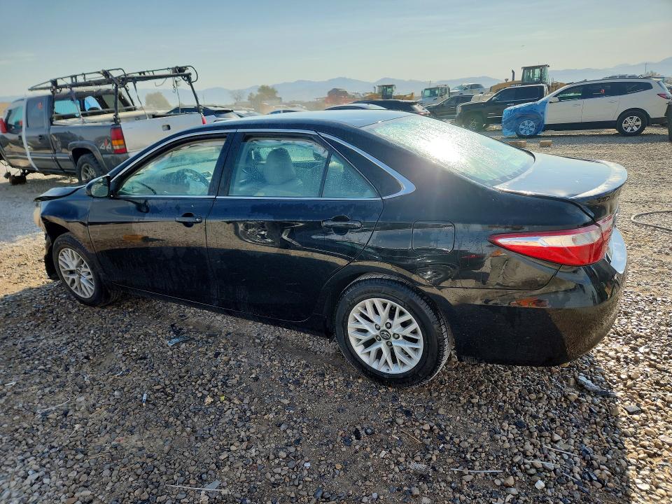 60615306 :رقم المزاد ، 4T1BF1FK6HU351808 vin ، 2017 Toyota Camry مزاد بيع