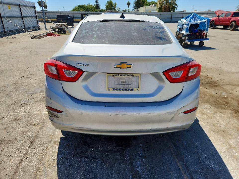 2018 Chevrolet Cruze მანქანა იყიდება აუქციონზე, vin: 1G1BC5SM8J7160173, აუქციონის ნომერი: 61627136