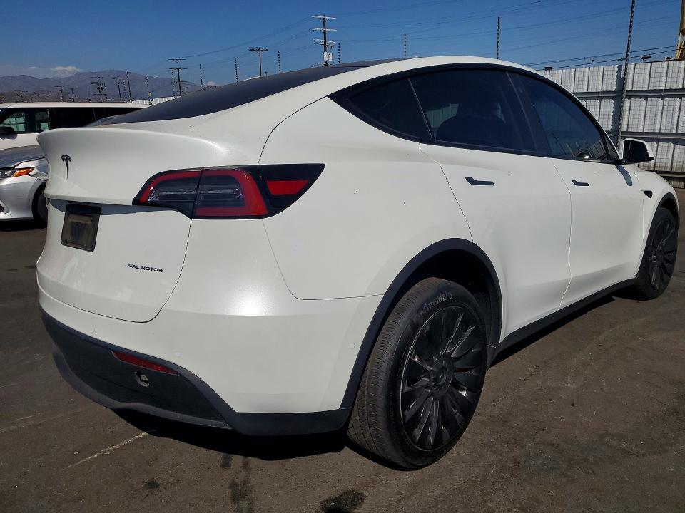 61356376 :رقم المزاد ، 7SAYGDEE9NF557902 vin ، 2022 Tesla Model Y مزاد بيع