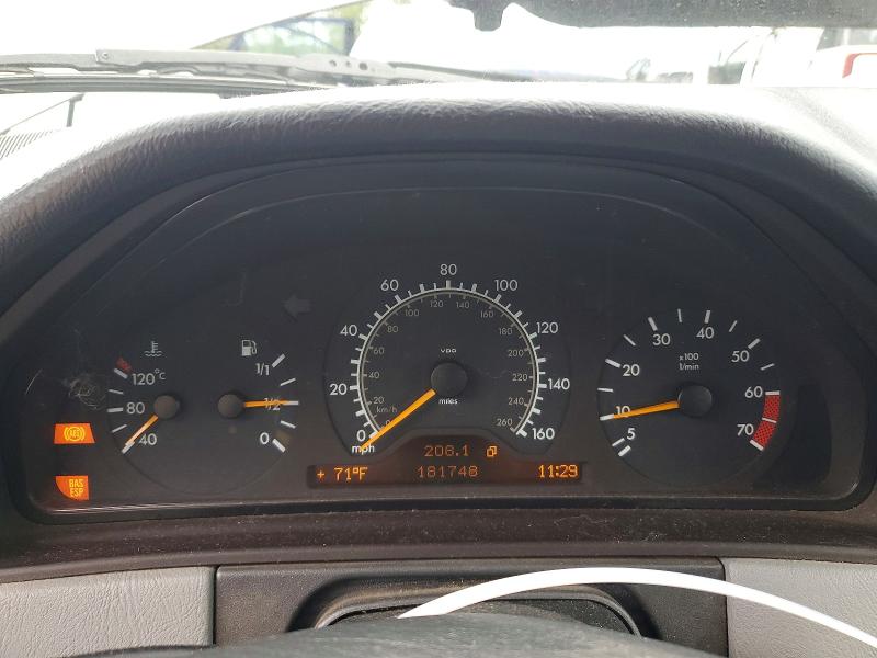 63040206 :رقم المزاد ، WDBJF82H4XX018540 vin ، 1999 Mercedes-benz E مزاد بيع
