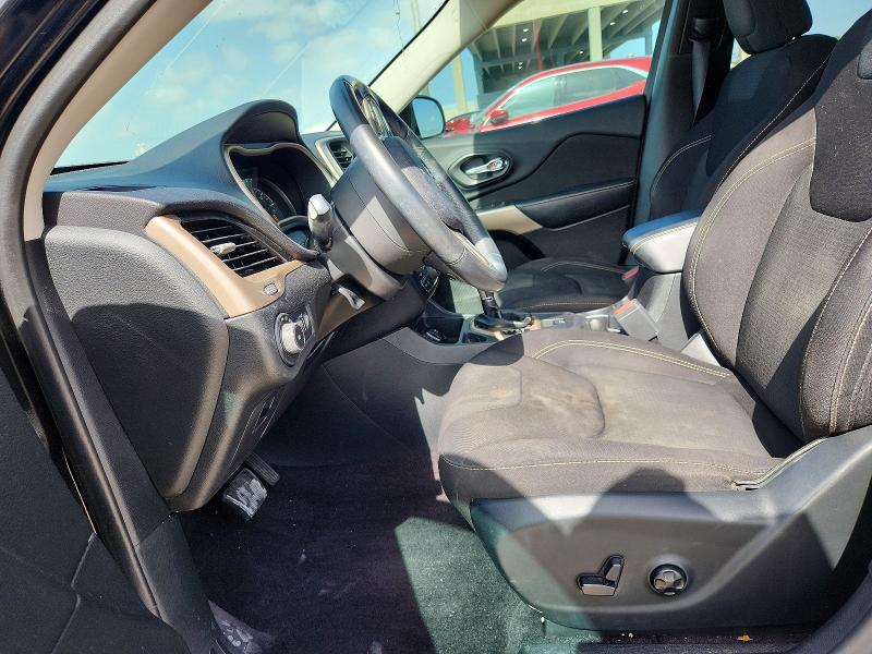 60742616 :رقم المزاد ، 1C4PJLCB1HW613523 vin ، 2017 Jeep Cherokee مزاد بيع