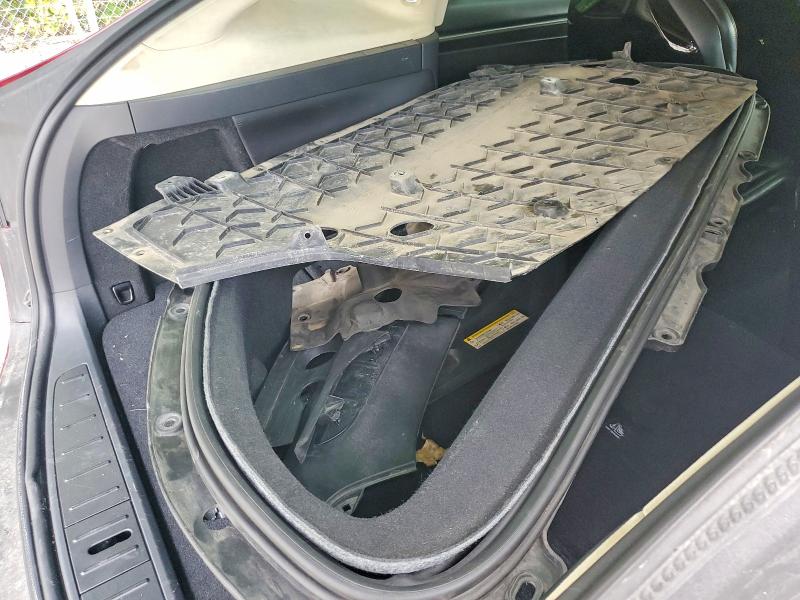 63147116 :رقم المزاد ، 5YJXCAE44GFF00040 vin ، 2016 Tesla Model X مزاد بيع