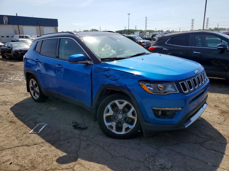 60643986 :رقم المزاد ، 3C4NJDCB8JT418723 vin ، 2018 Jeep Compass مزاد بيع