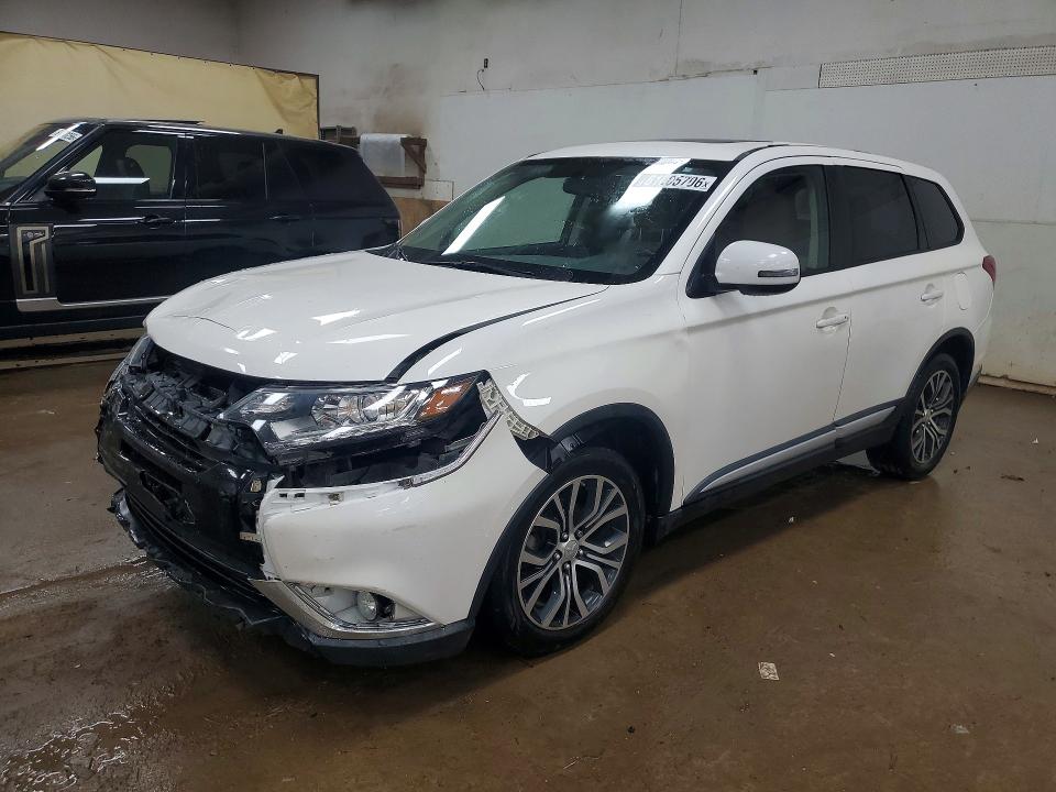 61005706 :رقم المزاد ، JA4AD3A37HZ005491 vin ، 2017 Mitsubishi Outlander مزاد بيع