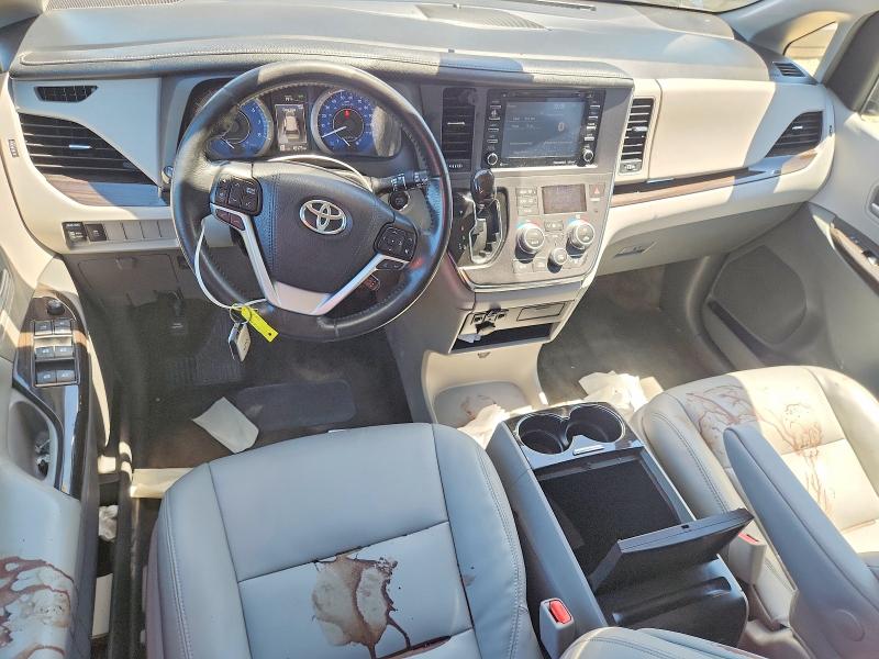 62844226 :رقم المزاد ، 5TDYZ3DC8JS928331 vin ، 2018 Toyota Sienna مزاد بيع