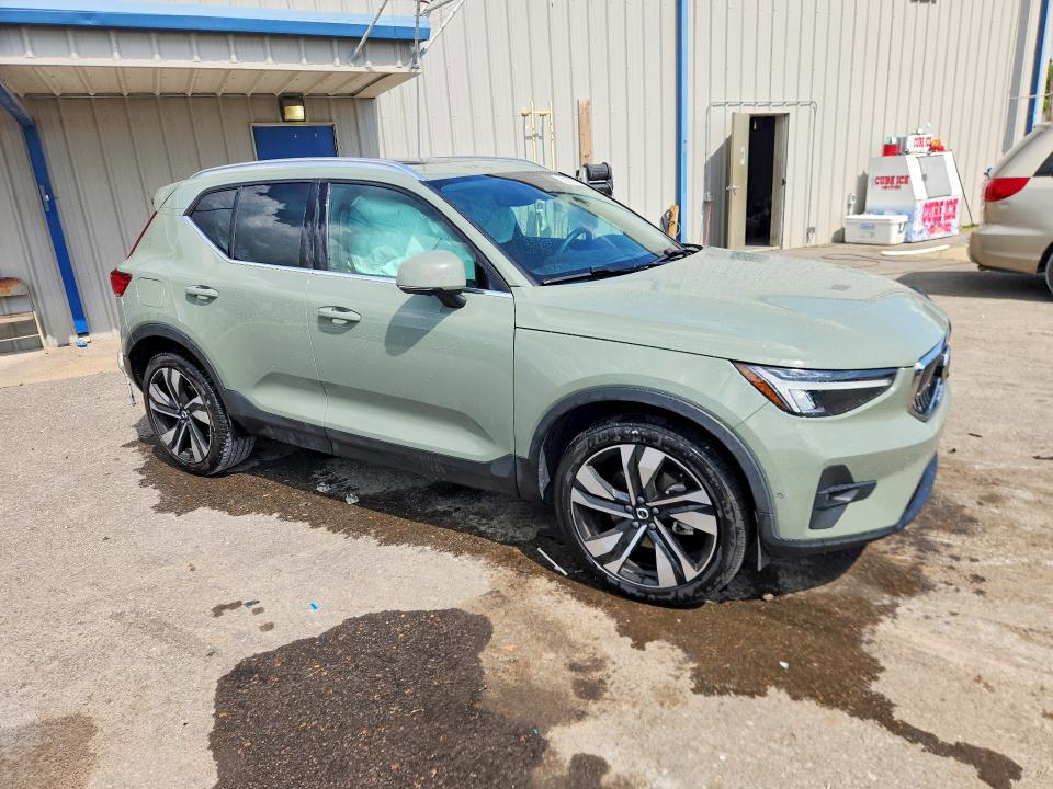 60587736 :رقم المزاد ، YV4L12UA4P2932576 vin ، 2023 Volvo Xc40 مزاد بيع