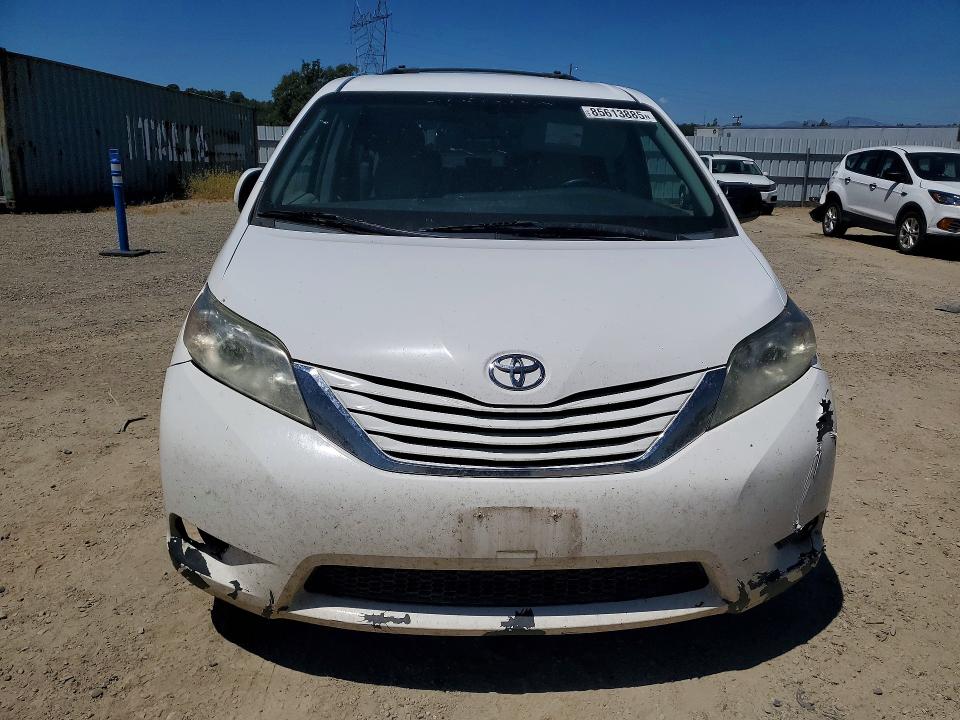 2015 Toyota Sienna მანქანა იყიდება აუქციონზე, vin: 5TDJK3DC7FS123174, აუქციონის ნომერი: 85613885
