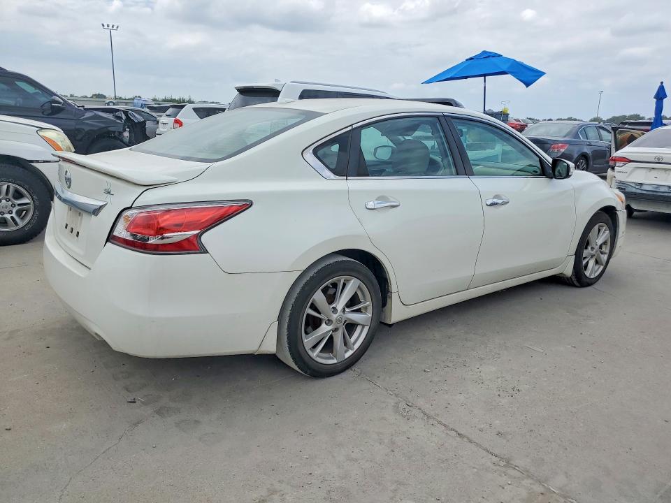 2015 Nissan Altima მანქანა იყიდება აუქციონზე, vin: 1N4AL3APXFN323241, აუქციონის ნომერი: 61980766