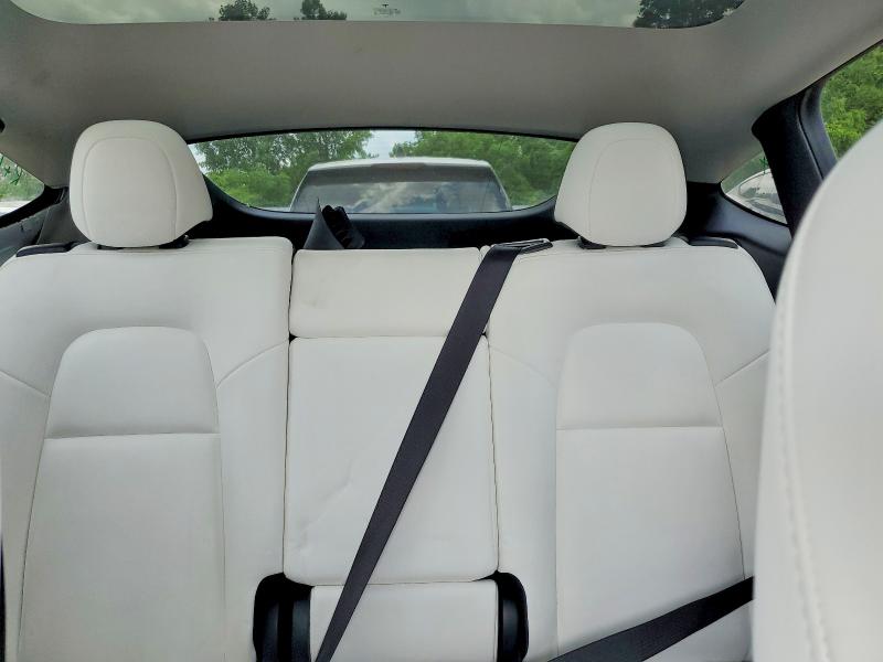 60137526 :رقم المزاد ، 5YJYGDED3MF114146 vin ، 2021 Tesla Model Y مزاد بيع