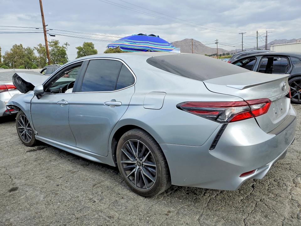 61491006 :رقم المزاد ، 4T1G11AK2MU561263 vin ، 2021 Toyota Camry مزاد بيع