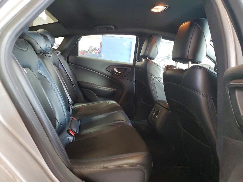 60630006 :رقم المزاد ، 1C3CCCDG4FN624140 vin ، 2015 Chrysler 200 مزاد بيع