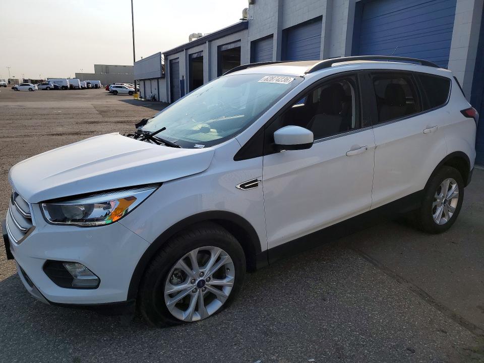 2018 Ford Escape მანქანა იყიდება აუქციონზე, vin: 1FMCU9GD4JUB45563, აუქციონის ნომერი: 62874236