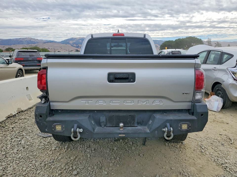 61812456 :رقم المزاد ، 5TFRZ5CN5HX042796 vin ، 2017 Toyota Tacoma مزاد بيع