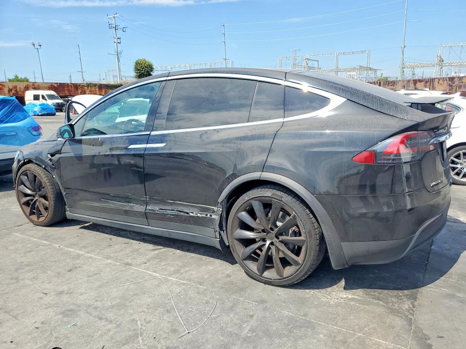 61681546 :رقم المزاد ، 5YJXCBE25GF027167 vin ، 2016 Tesla Model X مزاد بيع