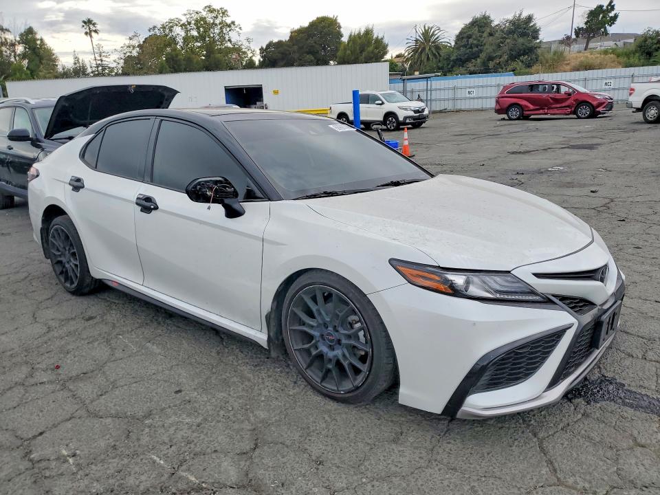Auction sale of the 2022 Toyota Camry, vin: 4T1K61AK8NU075604, lot number: 60990396