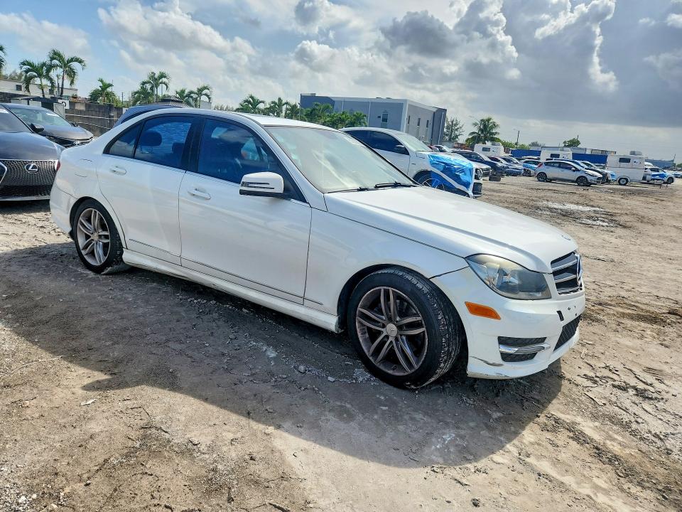 Продажа на аукционе авто 2014 Mercedes-benz C, vin: WDDGF4HB6ER316148, номер лота: 60359886