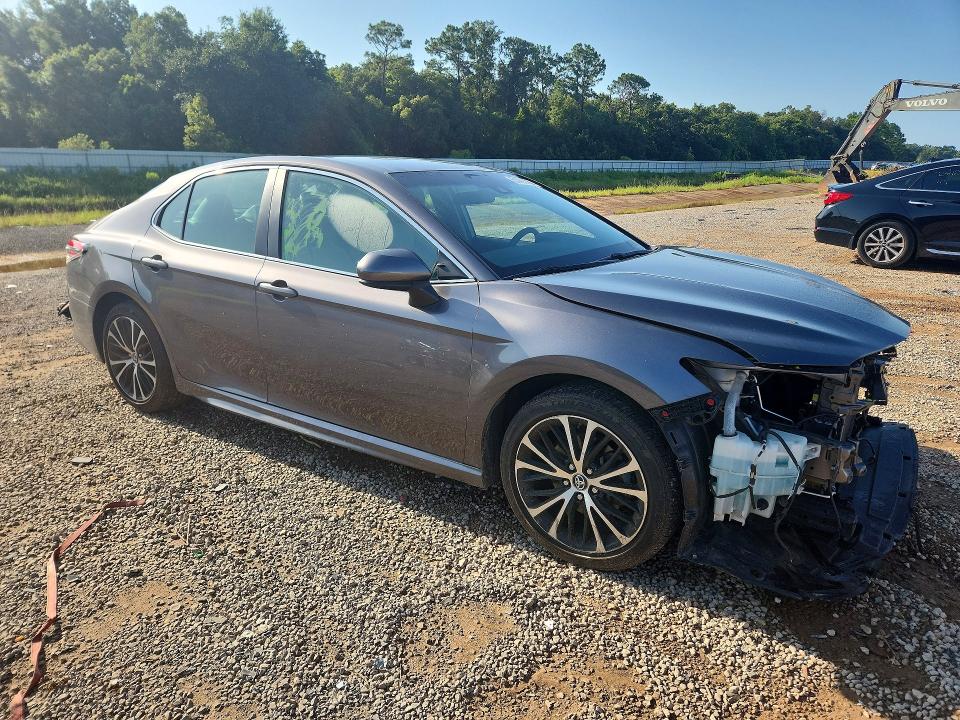 2018 Toyota Camry მანქანა იყიდება აუქციონზე, vin: 4T1B11HK6JU158611, აუქციონის ნომერი: 61493136