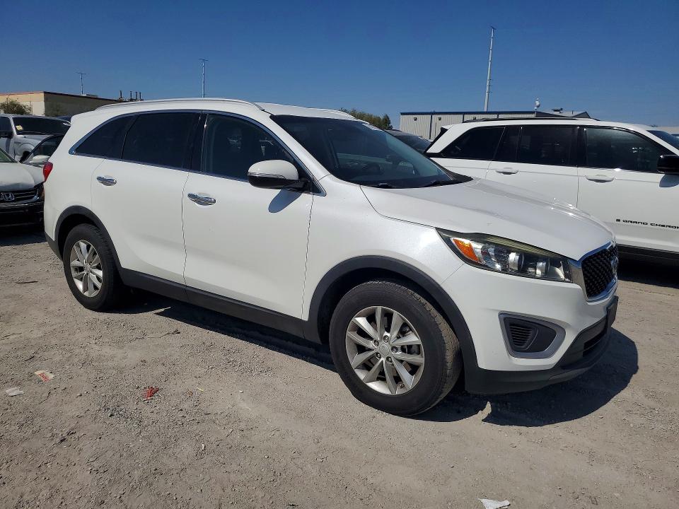61433526 :رقم المزاد ، 5XYPG4A31HG276560 vin ، 2017 Kia Sorento مزاد بيع