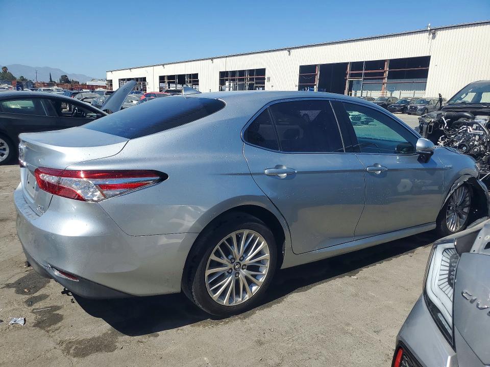 Продажа на аукционе авто 2018 Toyota Camry Hybrid, vin: 4T1B21HK7JU006222, номер лота: 59945926