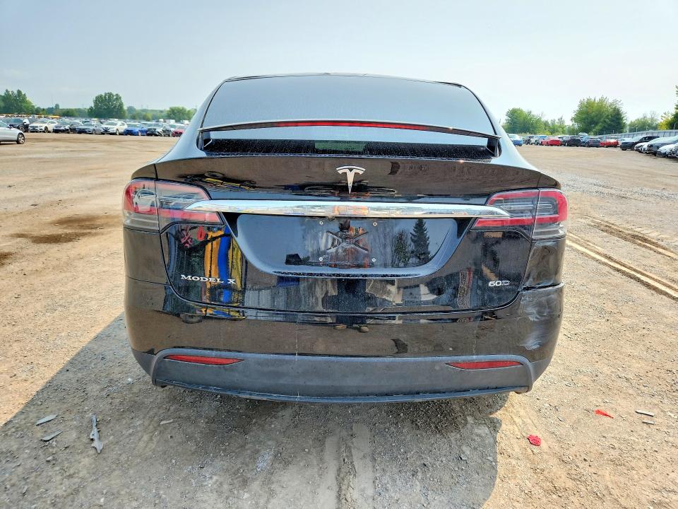 61735366 :رقم المزاد ، 5YJXCBE27GF022696 vin ، 2016 Tesla Model X مزاد بيع