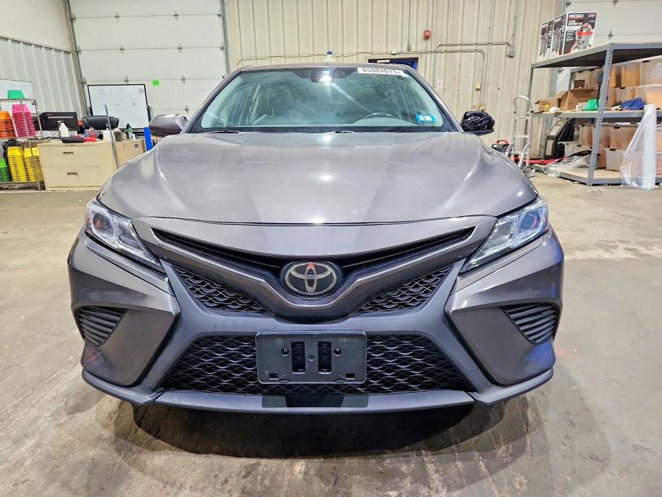 85982015 :رقم المزاد ، 4T1G11AK0LU361092 vin ، 2020 Toyota Camry مزاد بيع
