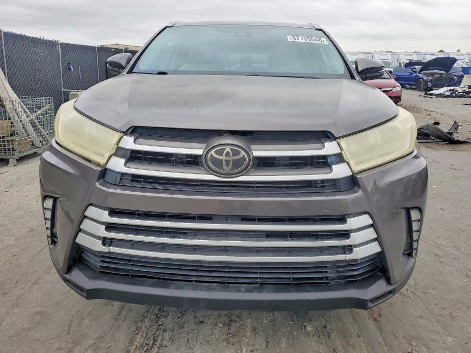 Продаж на аукціоні авто 2018 Toyota Highlander, vin: 5TDKZRFH1JS543095, номер лоту: 62709046