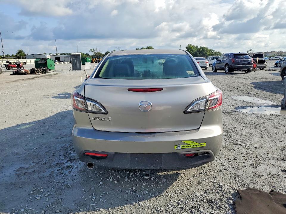62913536 :رقم المزاد ، JM1BL1VG9B1392551 vin ، 2011 Mazda 3 مزاد بيع