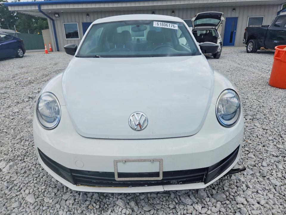 61806176 :رقم المزاد ، 3VWF17AT8FM648410 vin ، 2015 Volkswagen Beetle مزاد بيع